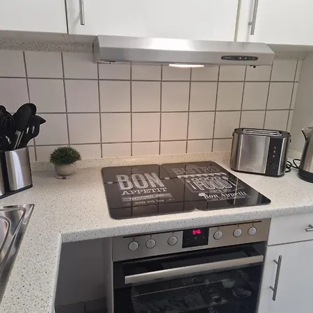 Dehome - Enjoy - By Station Apartment *