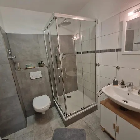 Dehome - Enjoy - By Station Apartment *