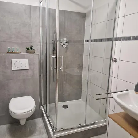 Dehome - Enjoy - By Station Apartment