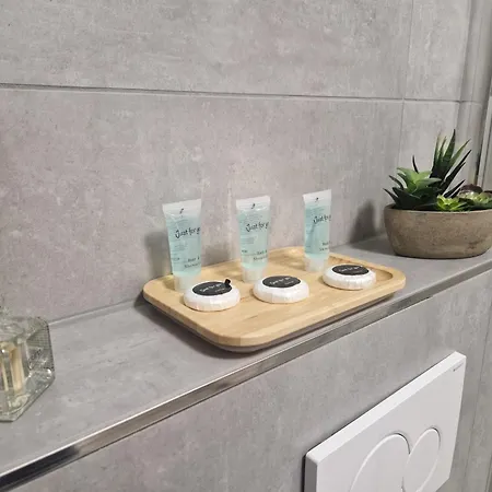 Dehome - Enjoy - By Station アパート