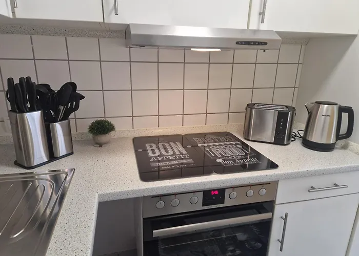 Dehome - Enjoy - By Station Apartment *