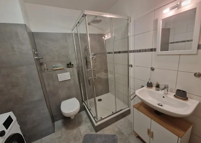 Dehome - Enjoy - By Station Apartment *