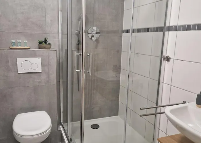 Dehome - Enjoy - By Station Apartment