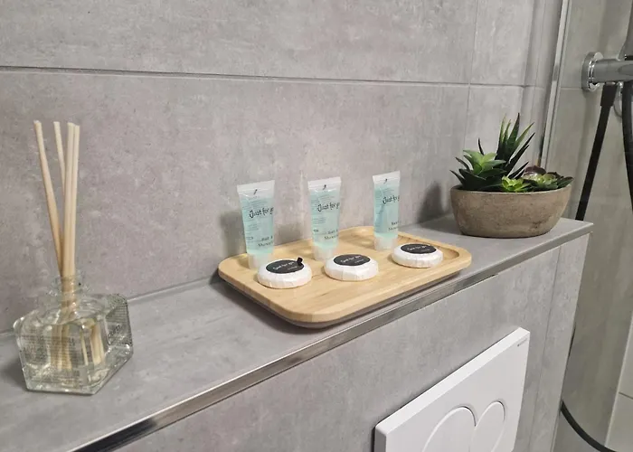 Dehome - Enjoy - By Station Apartment